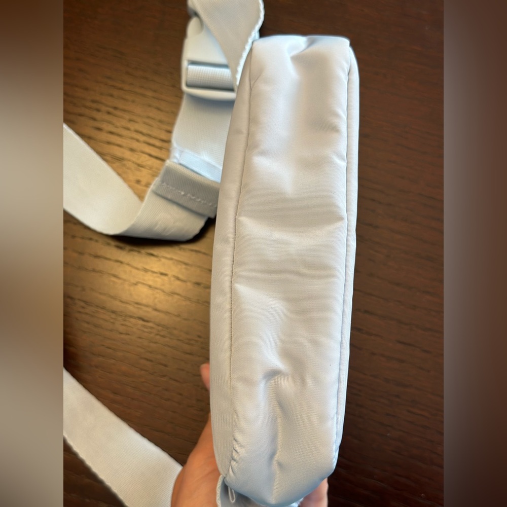 Reebok Powder Blue Crossbody Bag Fanny Pack - Picture 4 of 4